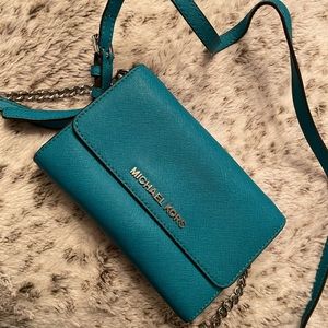 Micheal Kors crossbody bag